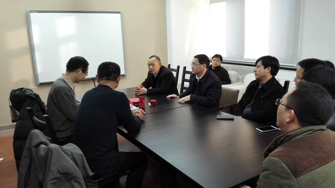 Amorphousbus company's leadership with the government led a line to visit Wang Weihua